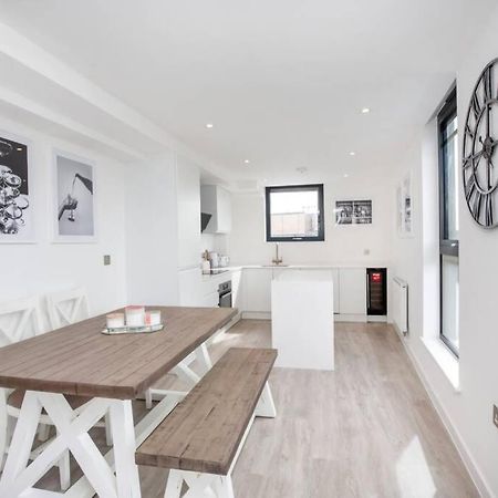 2 Bedroom Penthouse - Large Balcony - Minster View York Exterior photo