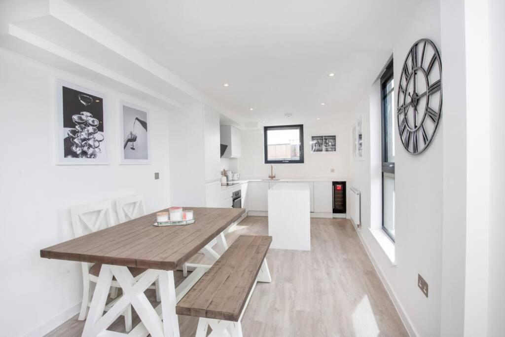 2 Bedroom Penthouse - Large Balcony - Minster View York Exterior photo