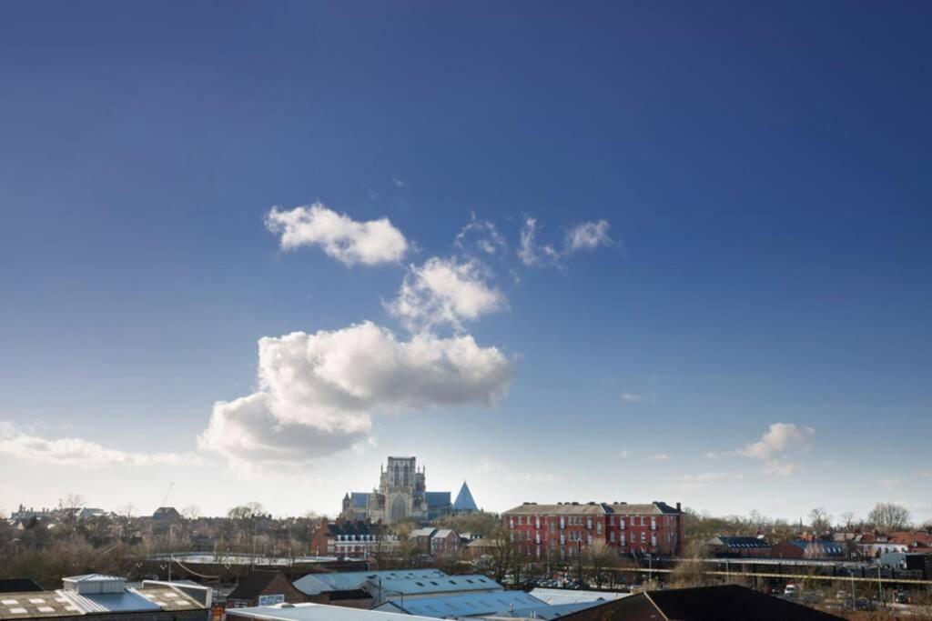 2 Bedroom Penthouse - Large Balcony - Minster View York Exterior photo