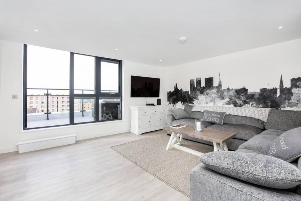 2 Bedroom Penthouse - Large Balcony - Minster View York Exterior photo