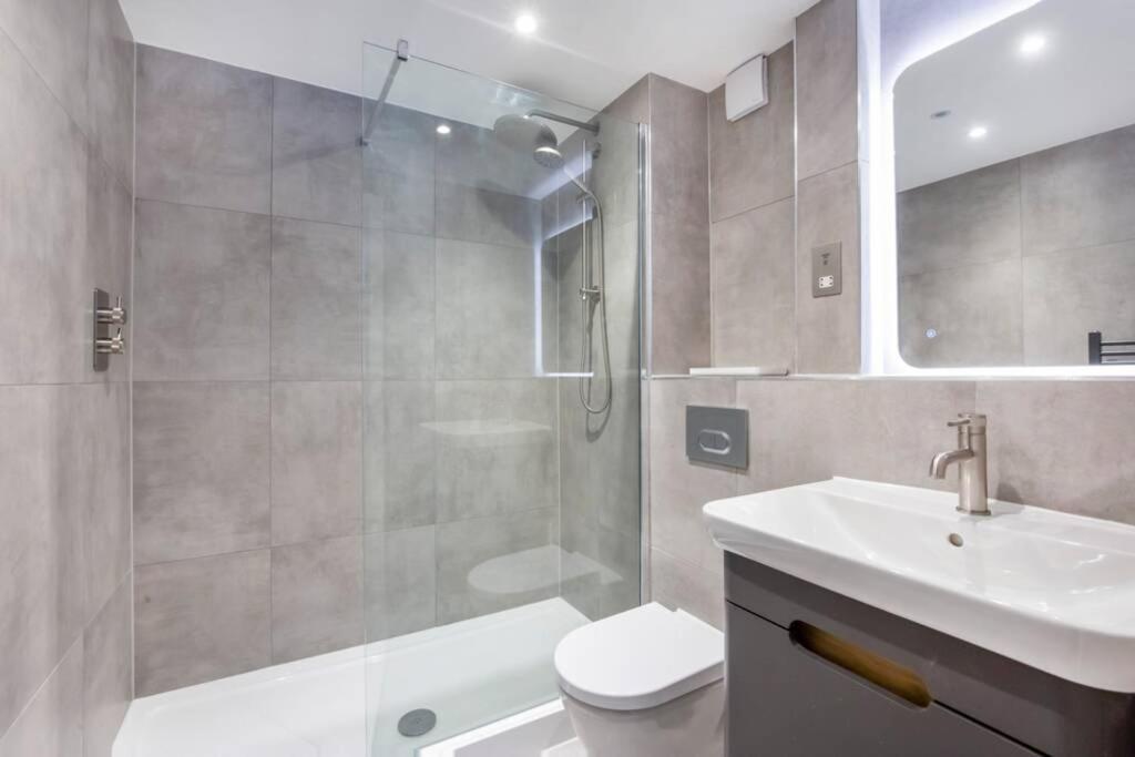 2 Bedroom Penthouse - Large Balcony - Minster View York Exterior photo